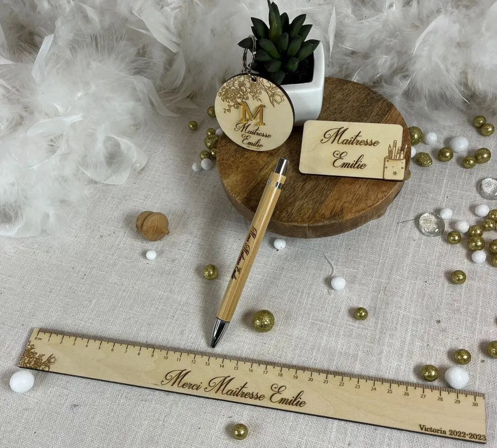 Cake topper en bois sur mesure Laurie déco et lumières
