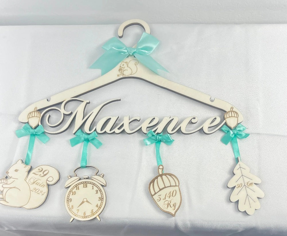 Cintre de naissance écureuil personnalisé Laurie Déco et Lumières