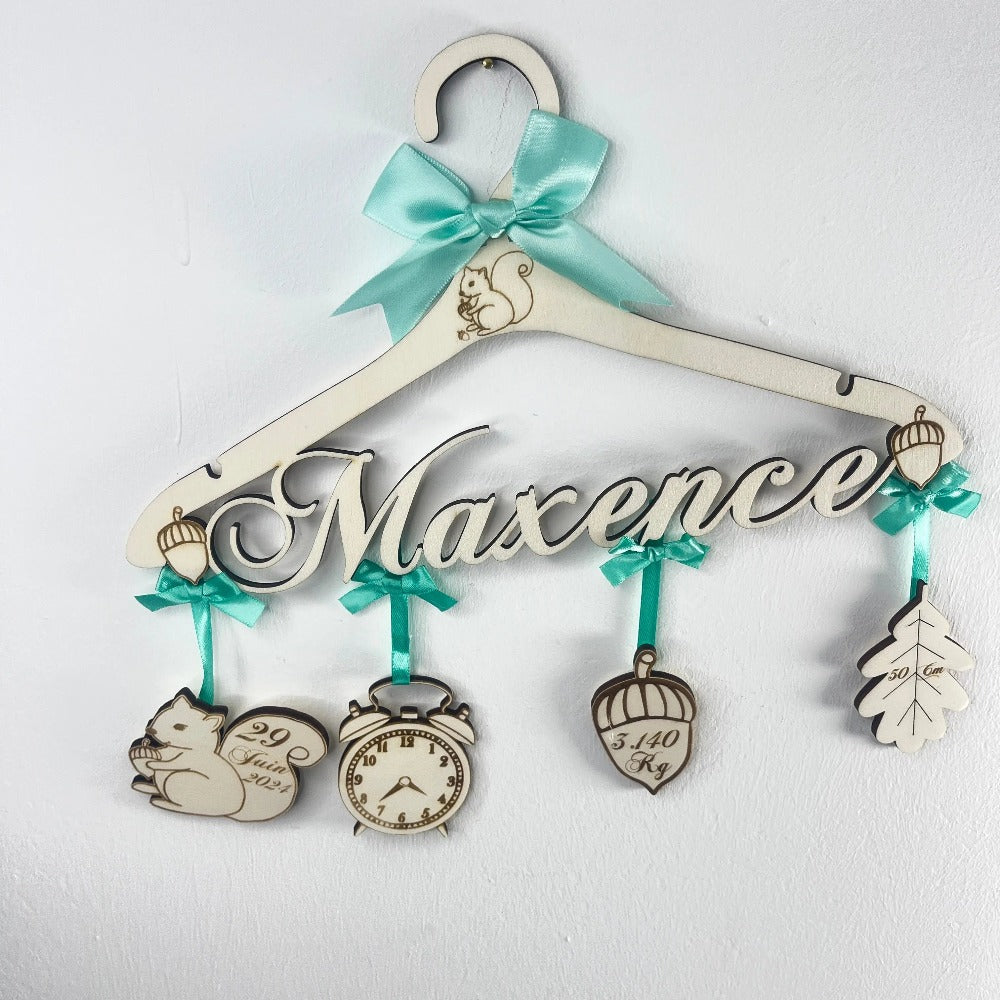 Cintre de naissance écureuil personnalisé Laurie Déco et Lumières