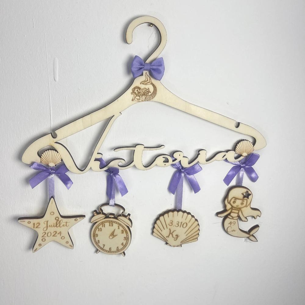 Cintre de naissance sirène personnalisé Laurie Déco et Lumières