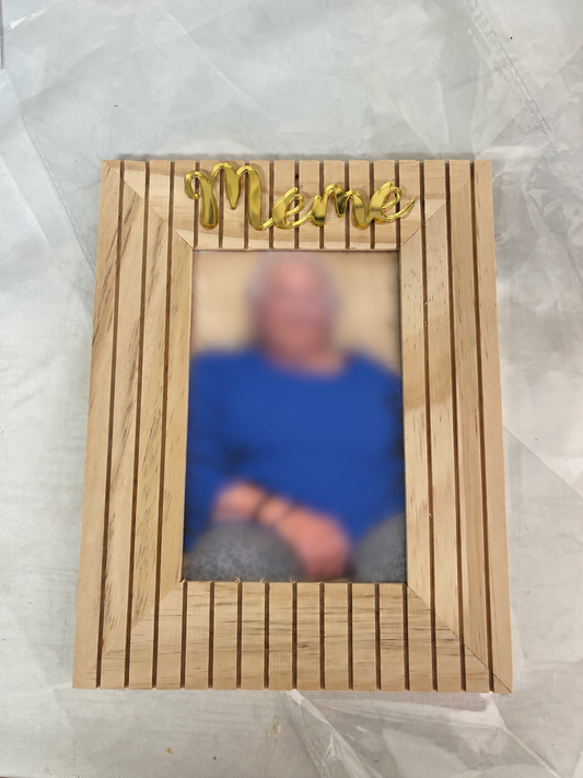 Cadre souvenir défunt en bois avec inscription dorée Mémé et portrait flouté