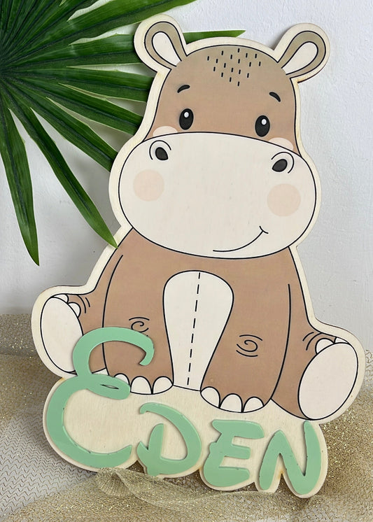 decoration de naissance en bois et couleur hippopotame avec informations de naissance