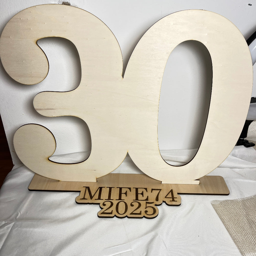 livre d'or chiffre en bois sur socle personnalisable