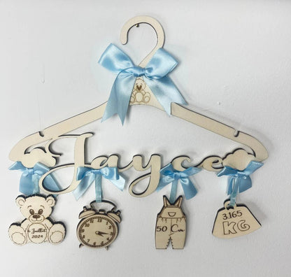 Cintre de naissance ourson personnalisé Laurie Déco et Lumières