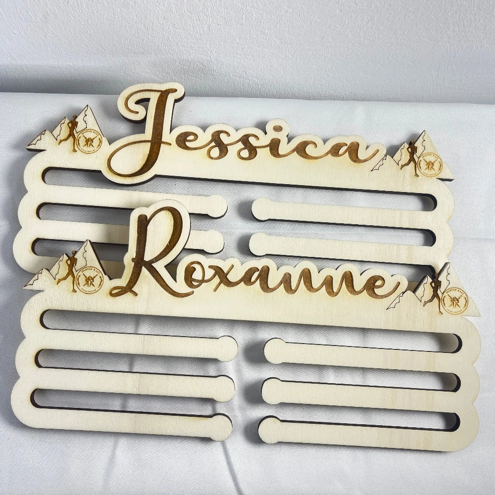 Porte médailles en bois personnalisé Laurie Déco et lumières