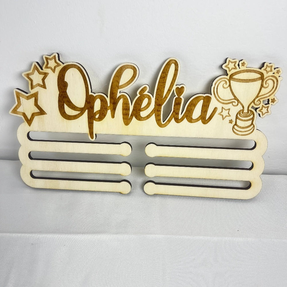 Porte médailles en bois personnalisé Laurie Déco et lumières