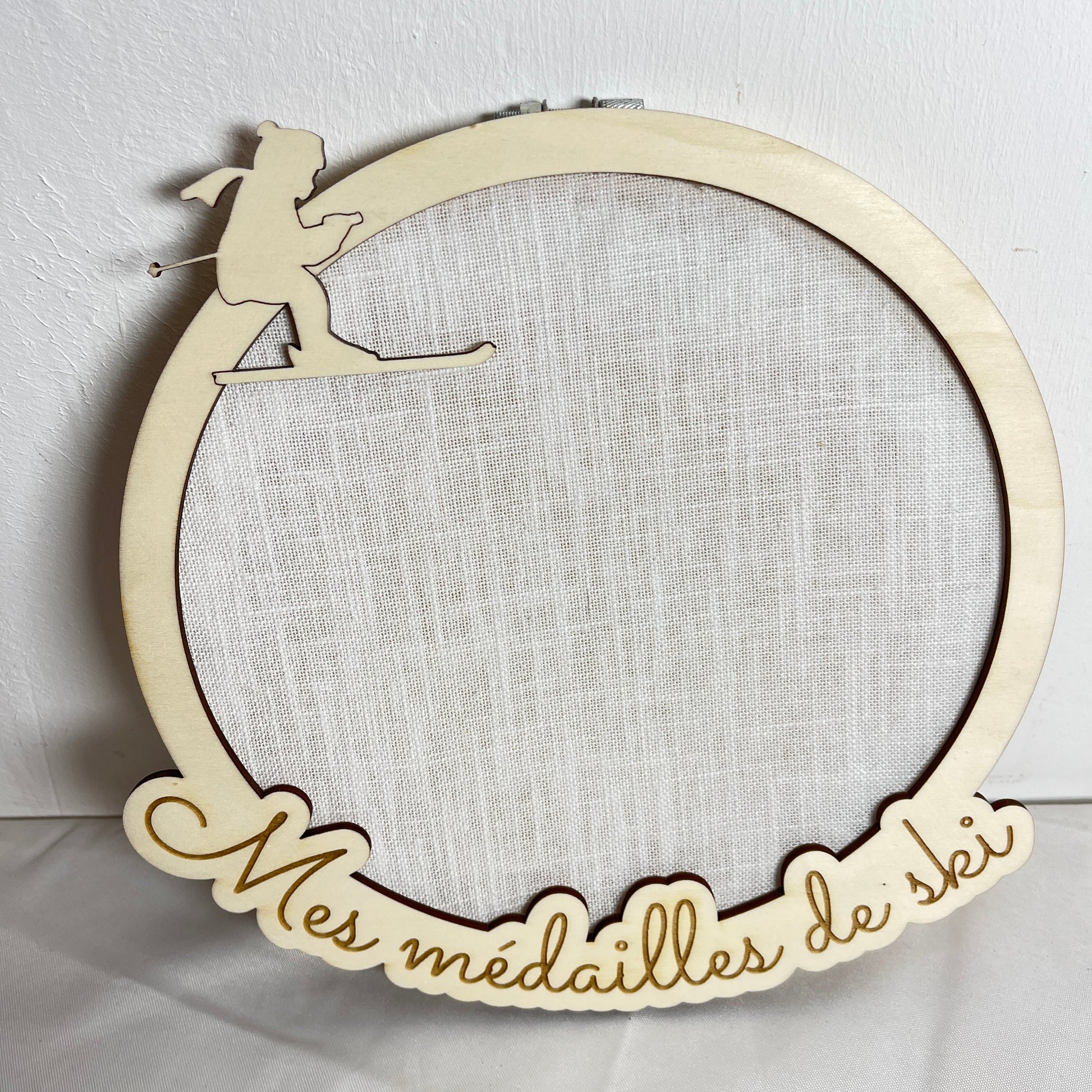 Porte médailles ski en bois personnalisé