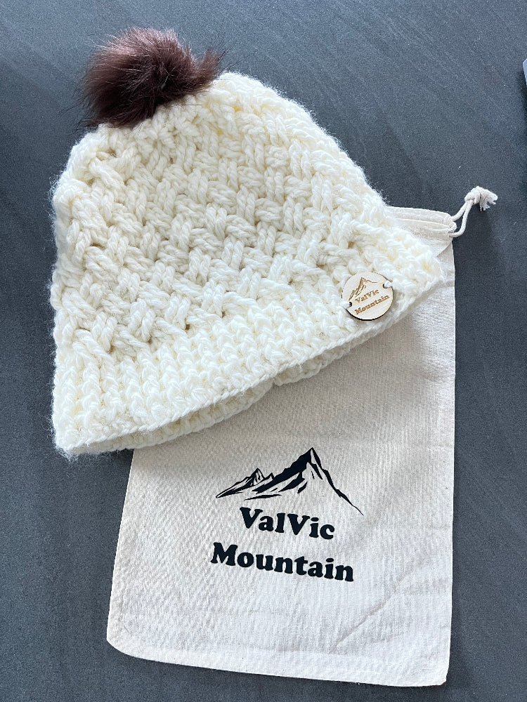 bonnet crochet fait main blanc valvic mountain
