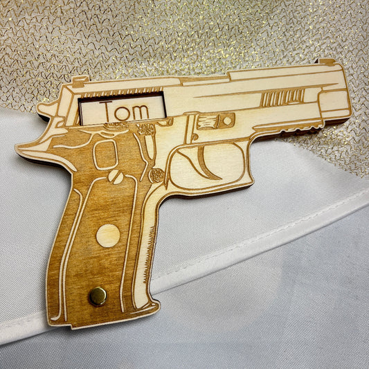 carte annonce en bois pistolet 