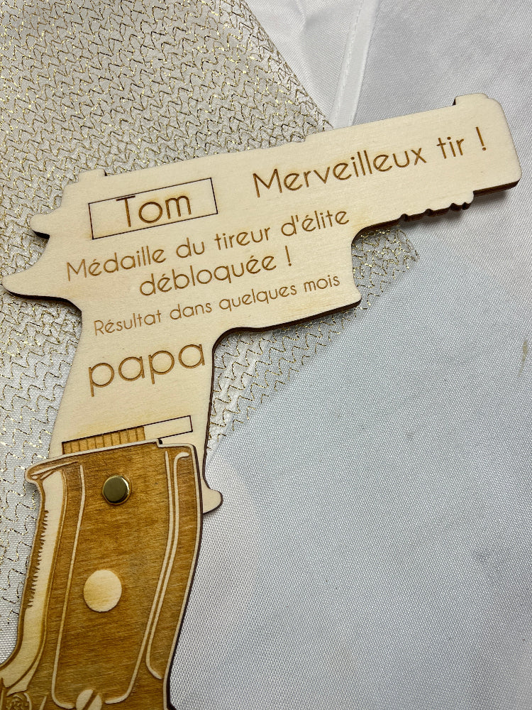 carte annonce en bois pistolet grossesse