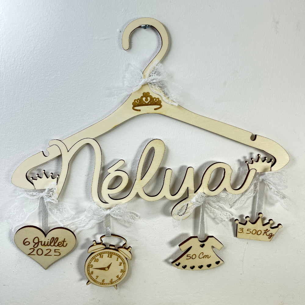 cintre de naissance princesse bois personnalisable nelya