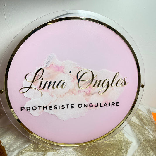enseigne logo en plexiglas professionnelle