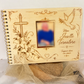 Livre de condoléances personnalisé en bois gravé avec portrait flouté pour présentation