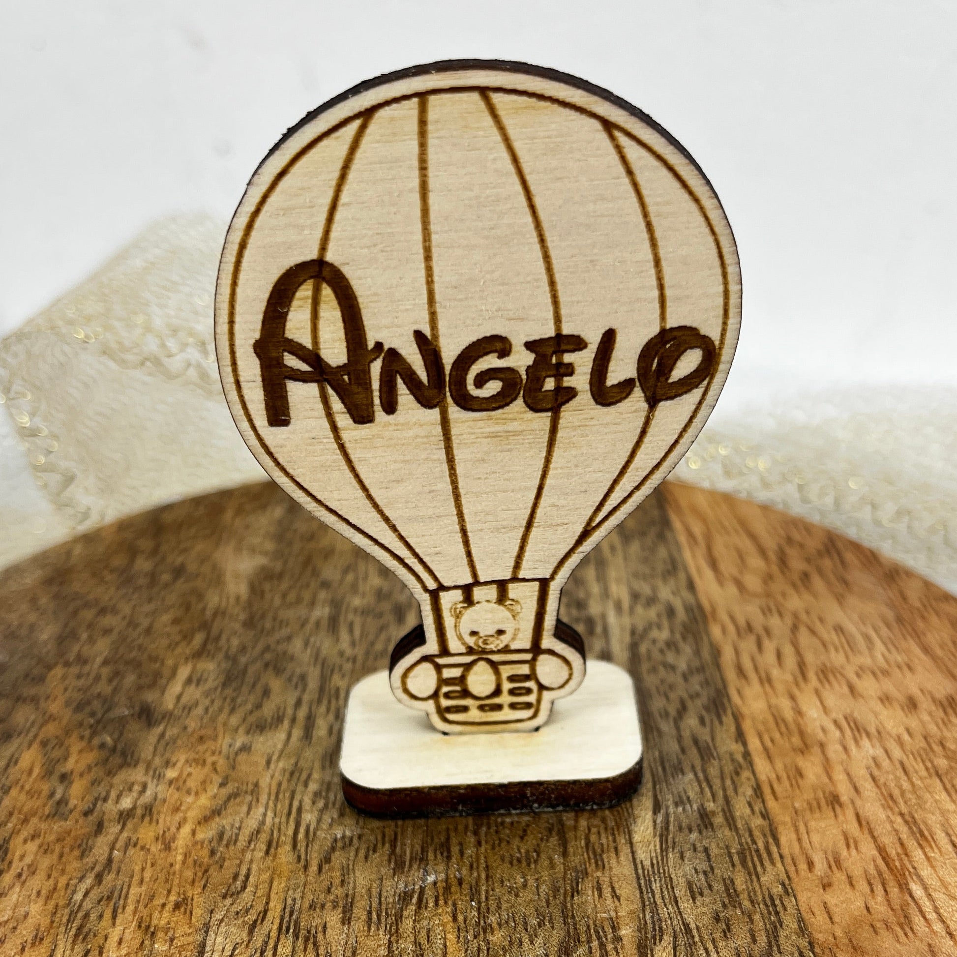 marque place en bois montgolfiere