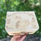 valise de naissance cygne en bois gravée