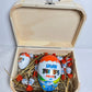 valise en bois de paque personnalisable garnie de chocolat